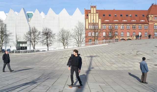 O público pode caminhar ou mesmo andar de skate pela superfície do National Museum (Foto: divulgação)